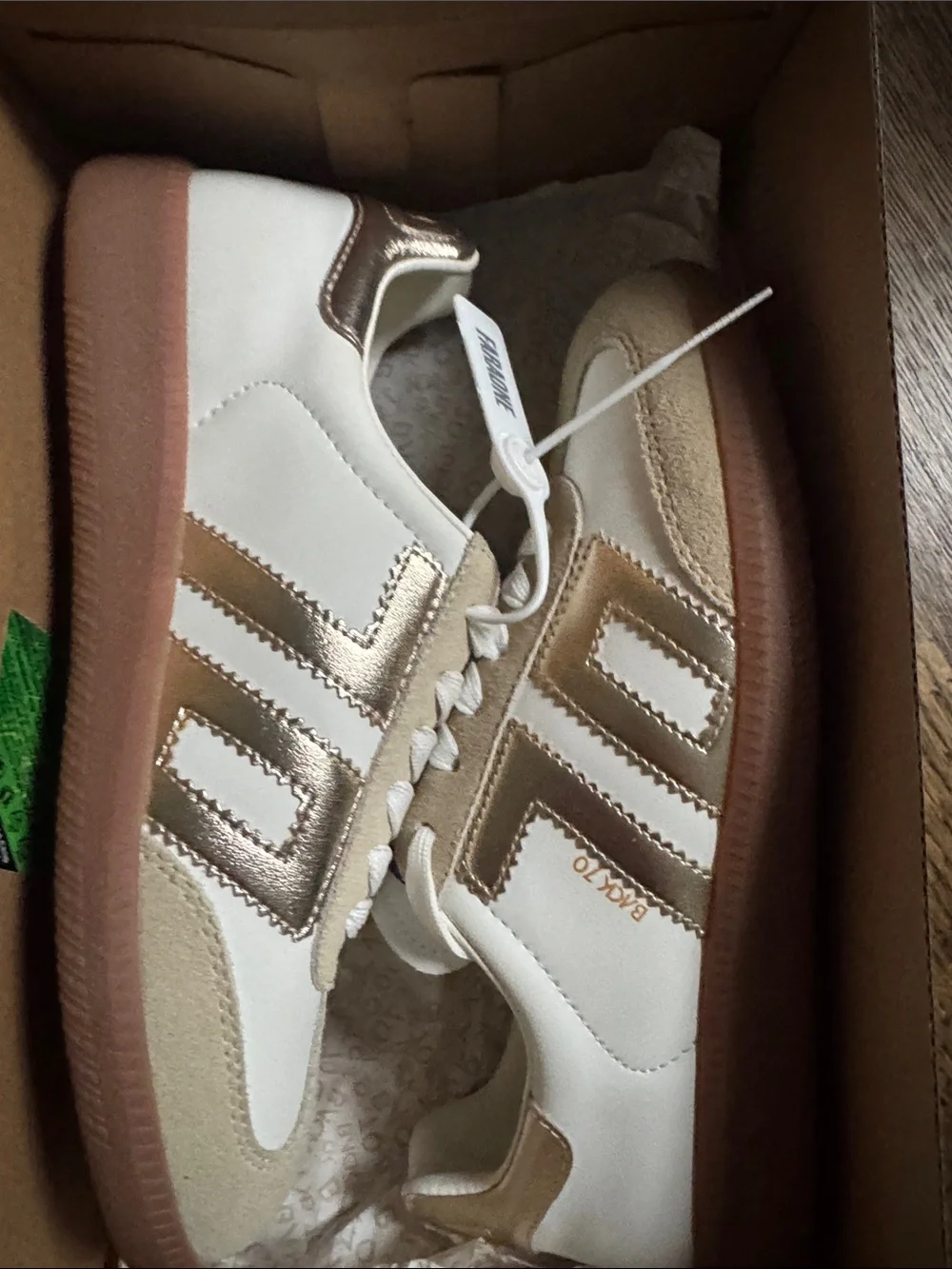 Back70 Metallic Gold Sneaker